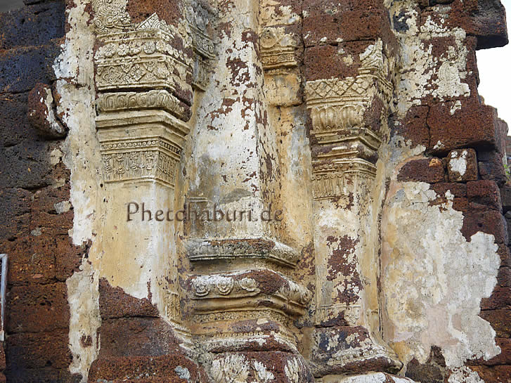 Ornamente in antikem Tempel Phetchaburi